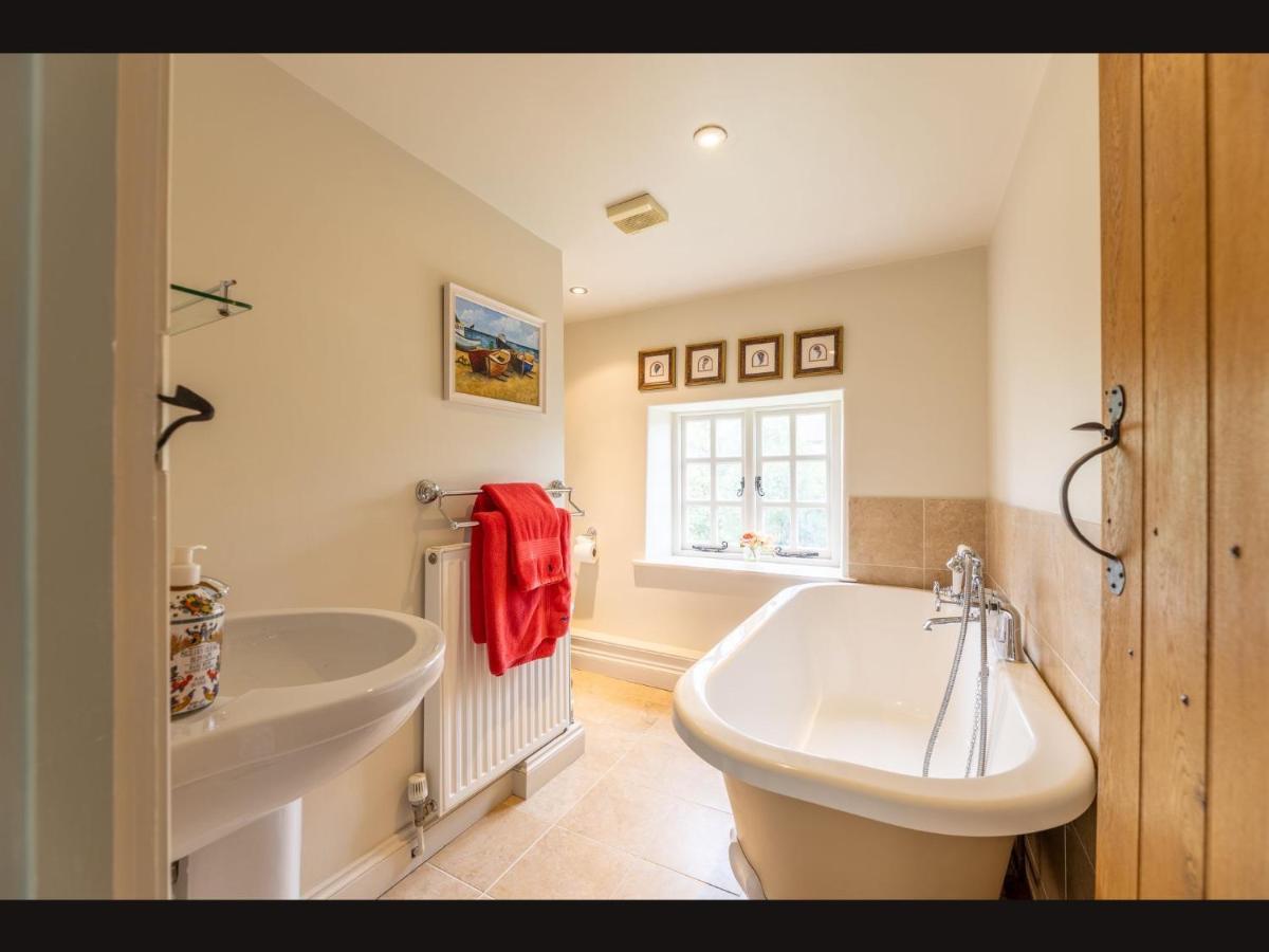 Wisteria Cottage , Pretty Cotswold Cottage Close To Chipping Campden Weston Subedge ภายนอก รูปภาพ
