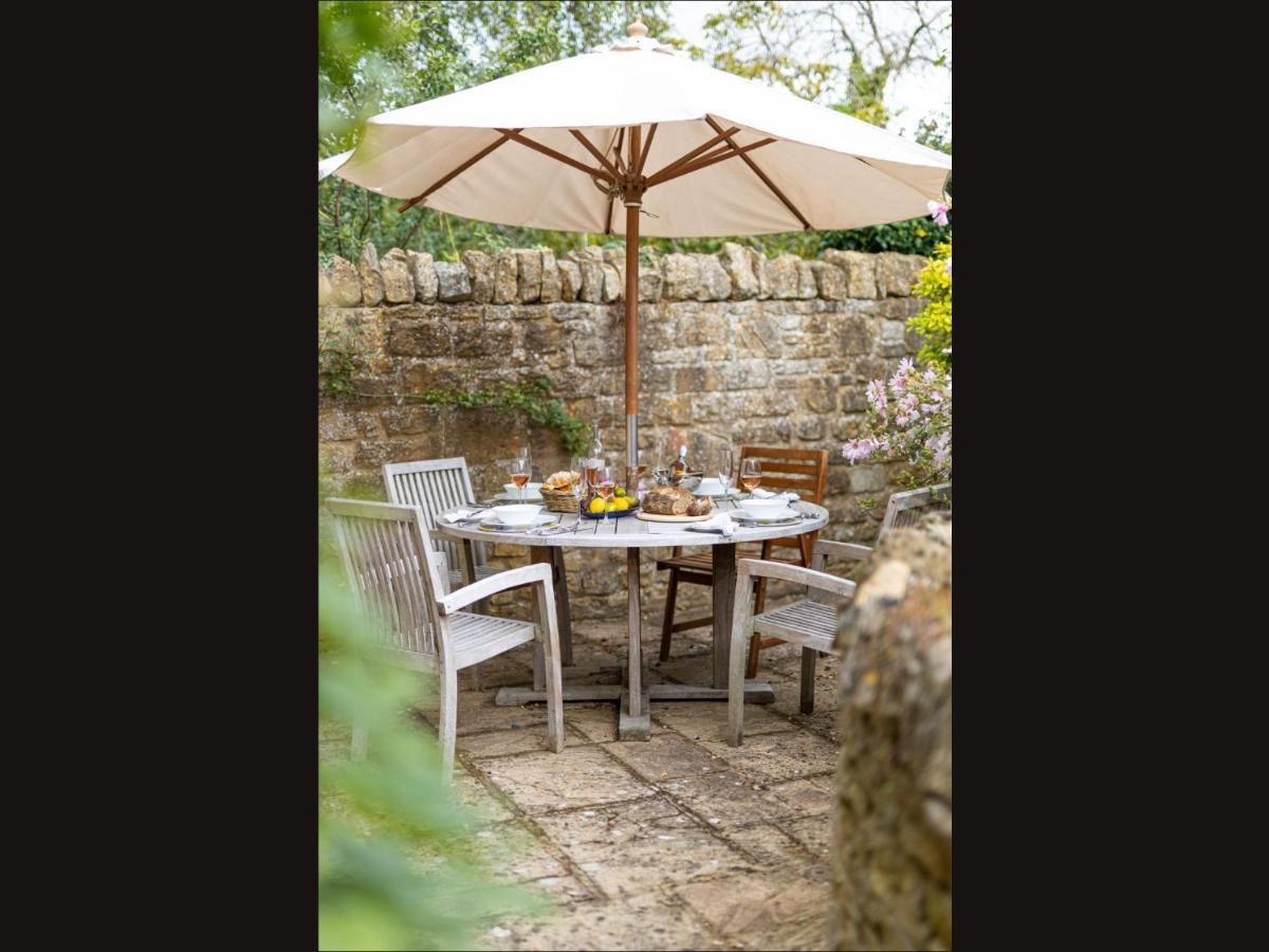 Wisteria Cottage , Pretty Cotswold Cottage Close To Chipping Campden Weston Subedge ภายนอก รูปภาพ